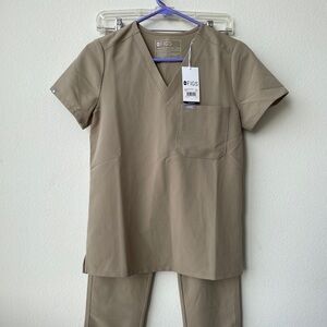 Figs Latte Catarina and Yola Scrub Pants in XXS